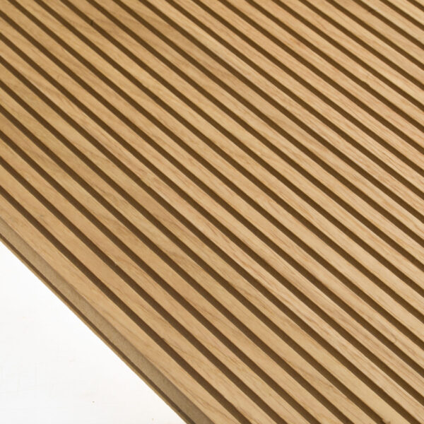lamel-scienny-panel-premium-DS3-10-2750x310x12 Panel scienny firmy wood-decor do zamontowania na ścianie i suficie.Panel scienny pokryty fornirem naturalnym dąb.Panel ścienny zabezpieczony bezbarwną powłoką lakieru wodnego.